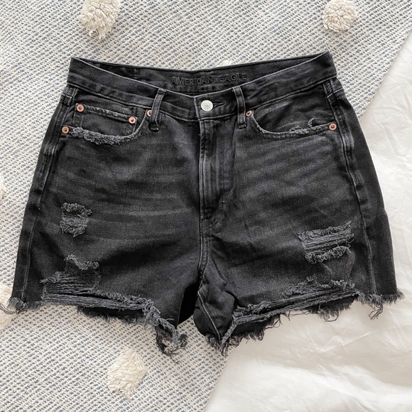 American Eagle Outfitters Pants - American Eagle 90s boyfriend shorts